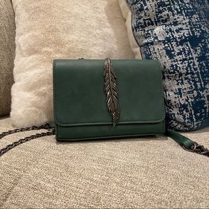 Metallic Leaf Detail ChainCrossbody